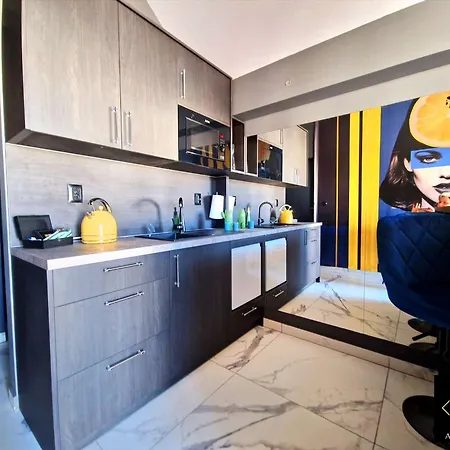 P6 Mini Light Black Апартаменты